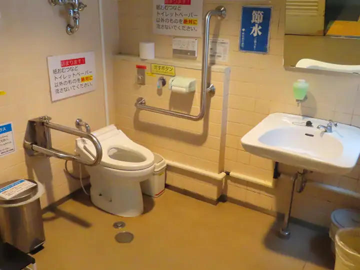 車いすご利用の方のトイレ